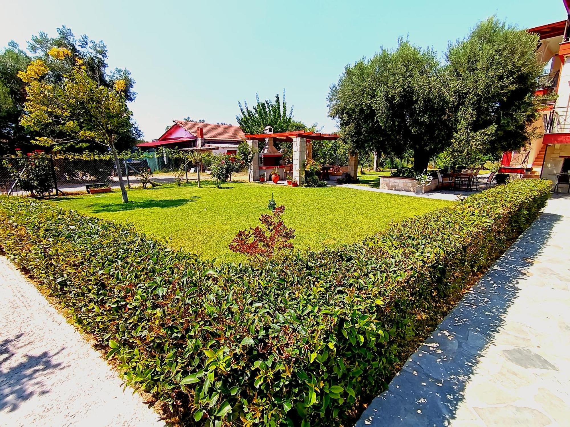 Giorgos Apartments Скала-Фуркас Экстерьер фото