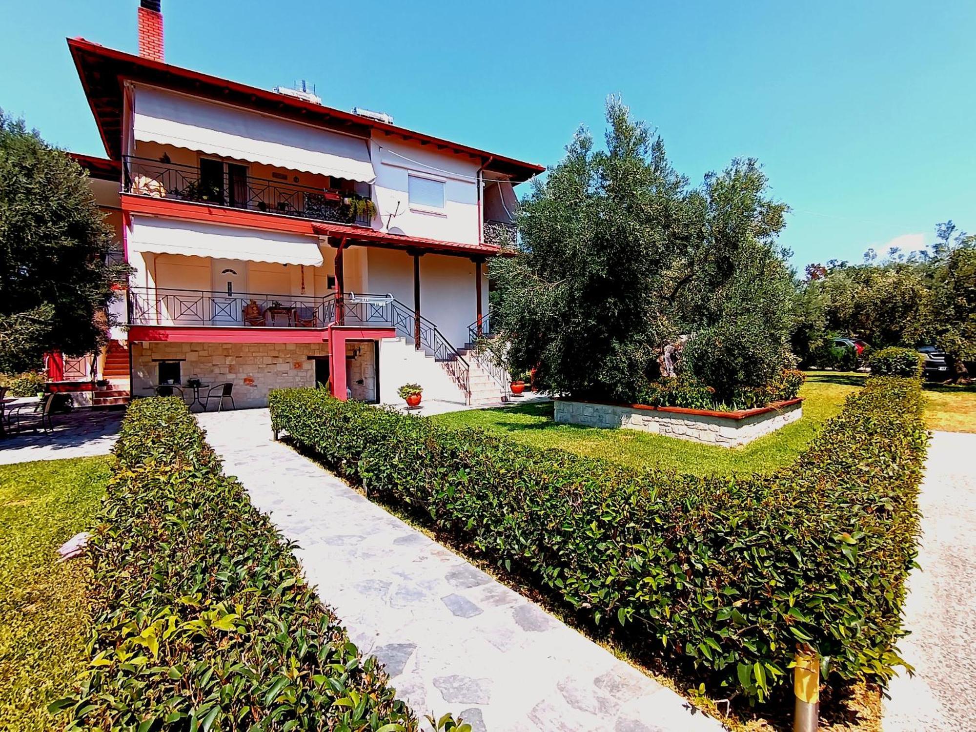 Giorgos Apartments Скала-Фуркас Экстерьер фото
